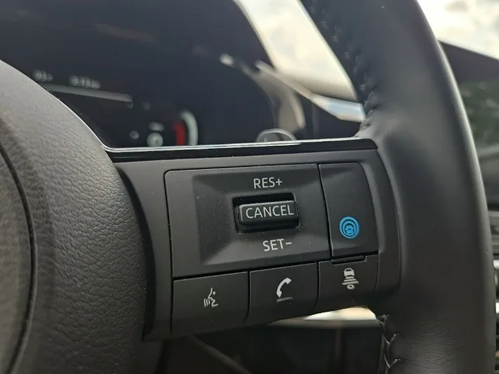 2025 Nissan Pathfinder - view 14