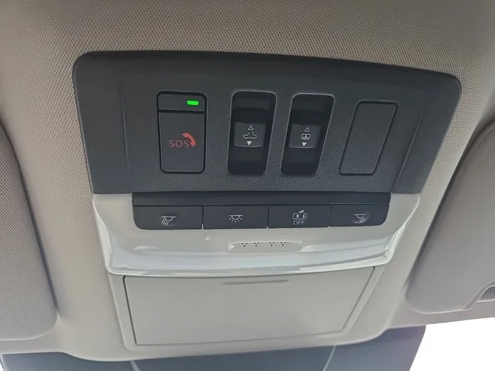 2025 Nissan Pathfinder - view 25