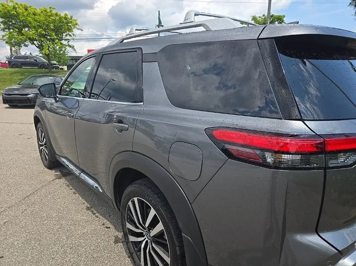 2025 Nissan Pathfinder - view 6