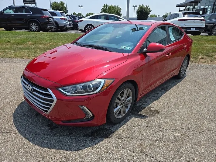 2017 Hyundai Elantra - view 10