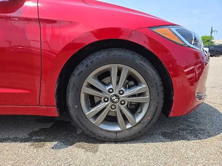 2017 Hyundai Elantra - view 12