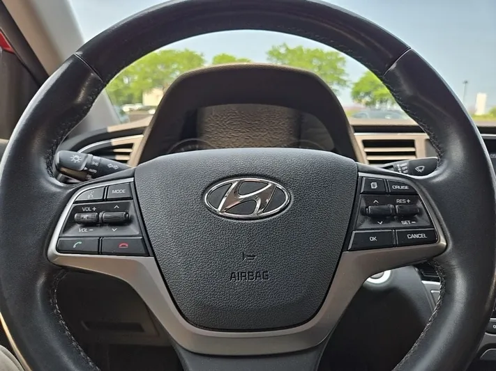 2017 Hyundai Elantra - view 14