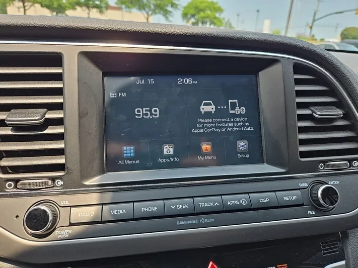 2017 Hyundai Elantra - view 21