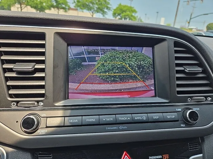 2017 Hyundai Elantra - view 22
