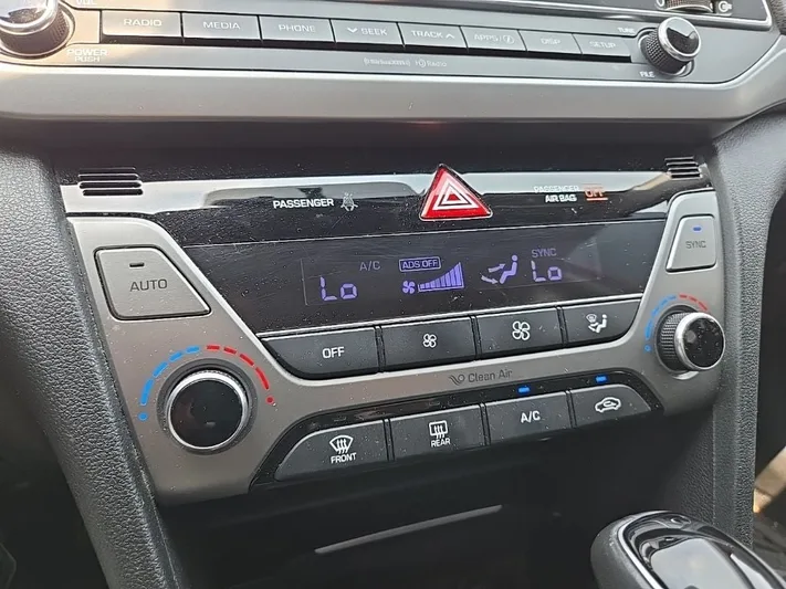 2017 Hyundai Elantra - view 23