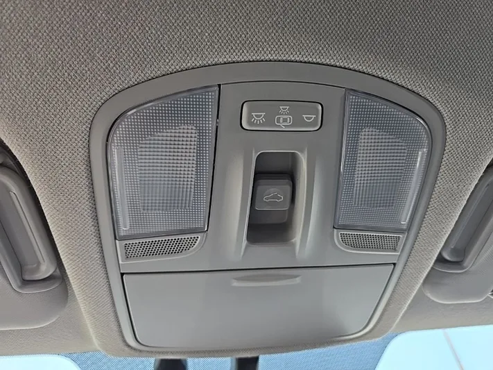 2017 Hyundai Elantra - view 27