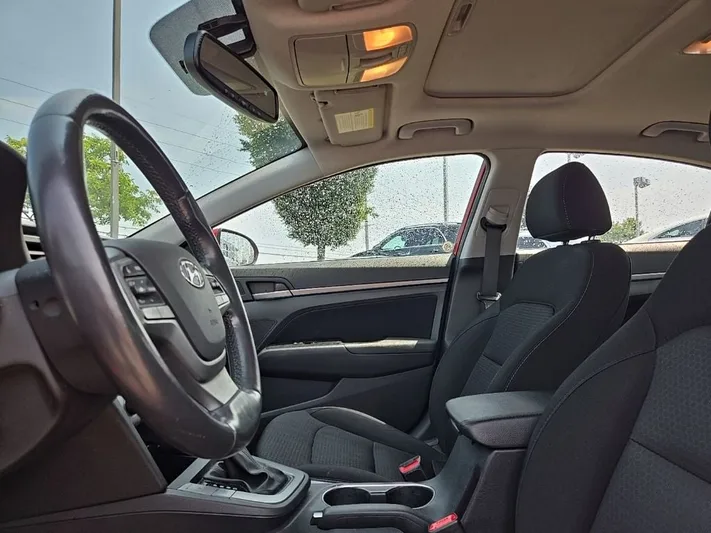 2017 Hyundai Elantra - view 31