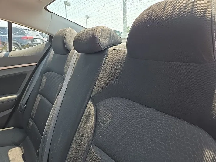 2017 Hyundai Elantra - view 32