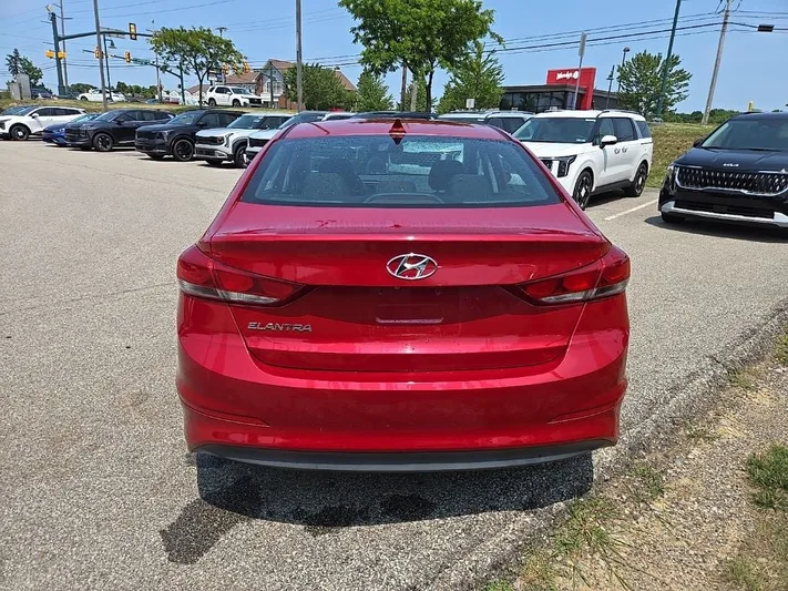 2017 Hyundai Elantra - view 4