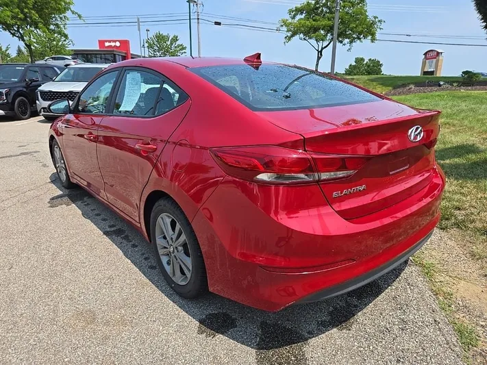 2017 Hyundai Elantra - view 7