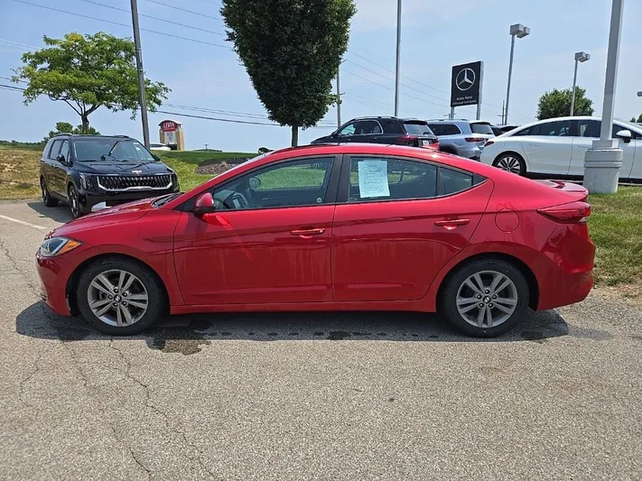 2017 Hyundai Elantra - view 9