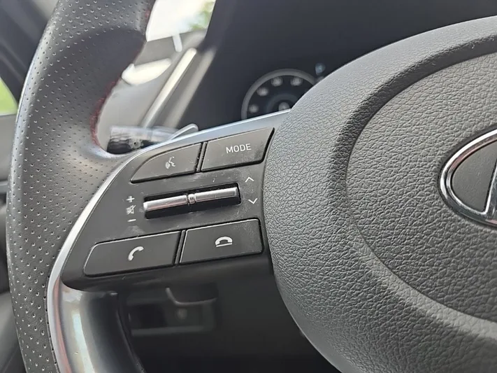 2020 Hyundai Sonata - view 11