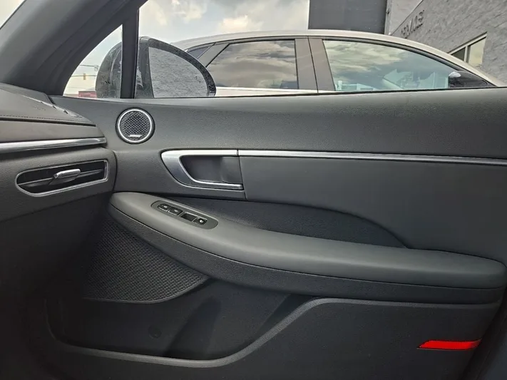2020 Hyundai Sonata - view 23