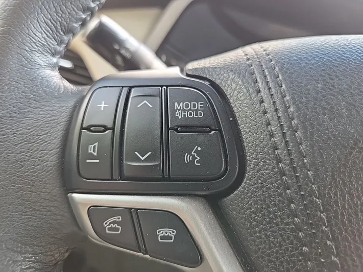 2017 Toyota Sienna - view 15