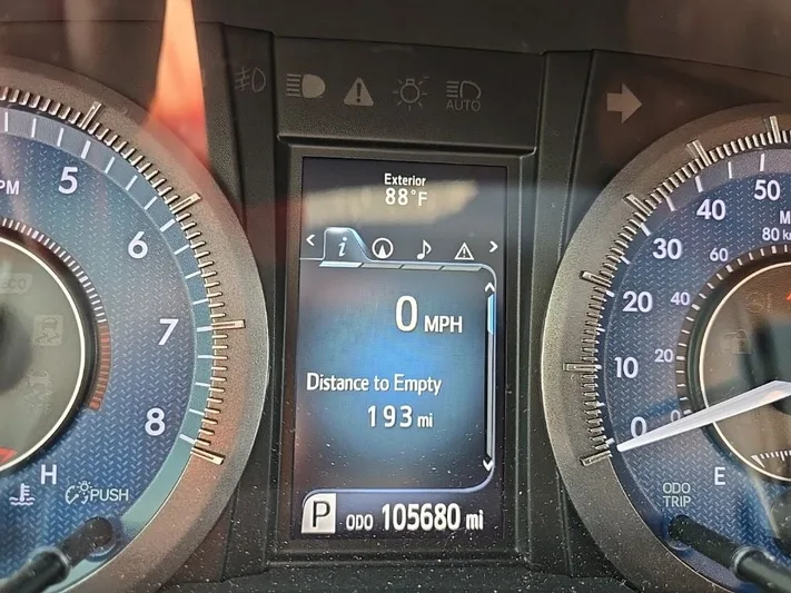 2017 Toyota Sienna - view 18