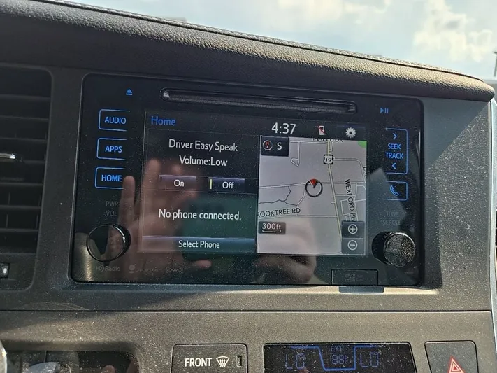 2017 Toyota Sienna - view 21