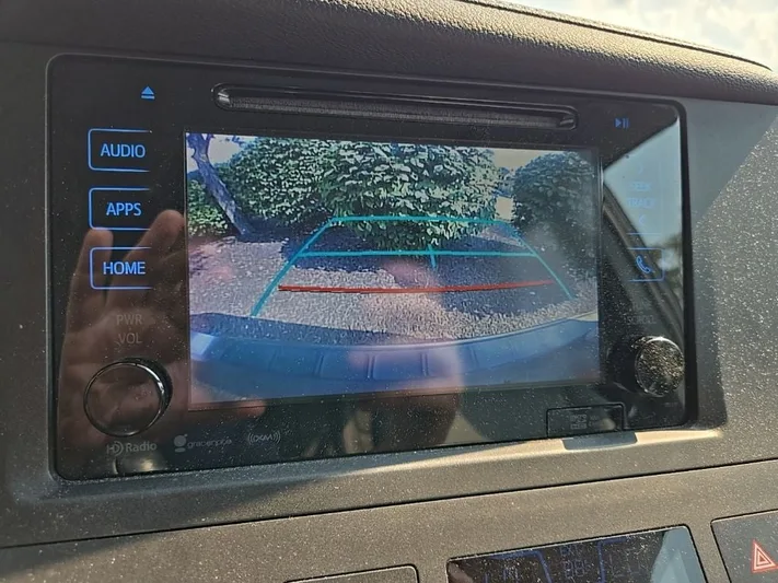 2017 Toyota Sienna - view 22