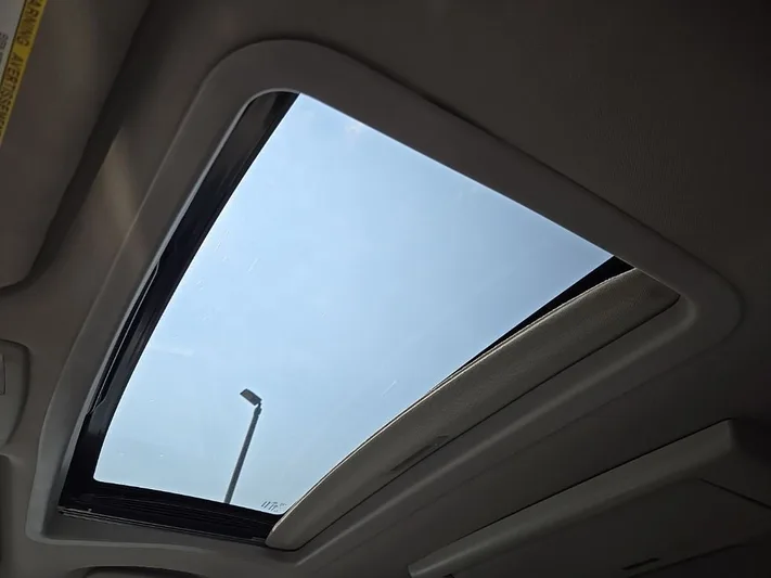 2017 Toyota Sienna - view 26