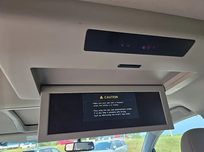 2017 Toyota Sienna - view 35