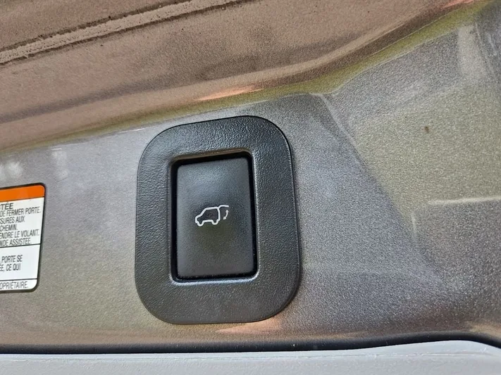 2017 Toyota Sienna - view 37