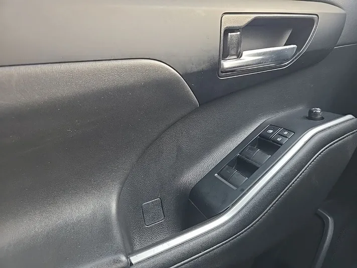 2021 Toyota Highlander - view 18