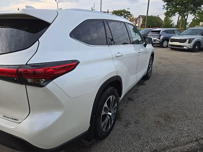 2021 Toyota Highlander - view 3