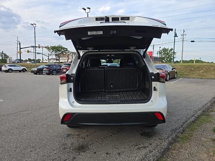 2021 Toyota Highlander - view 4