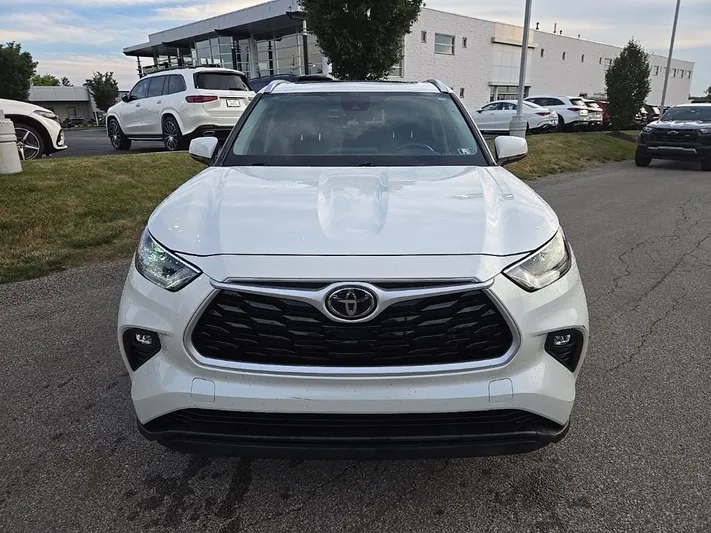 2021 Toyota Highlander - view 9