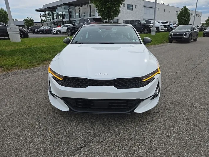 2023 Kia K5 - view 10
