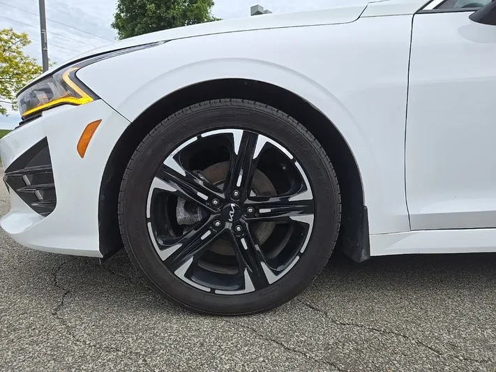 2023 Kia K5 - view 11