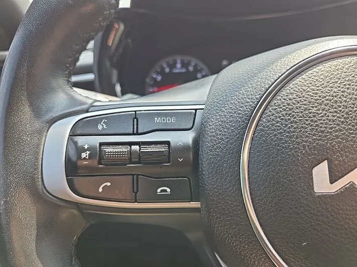 2023 Kia K5 - view 17