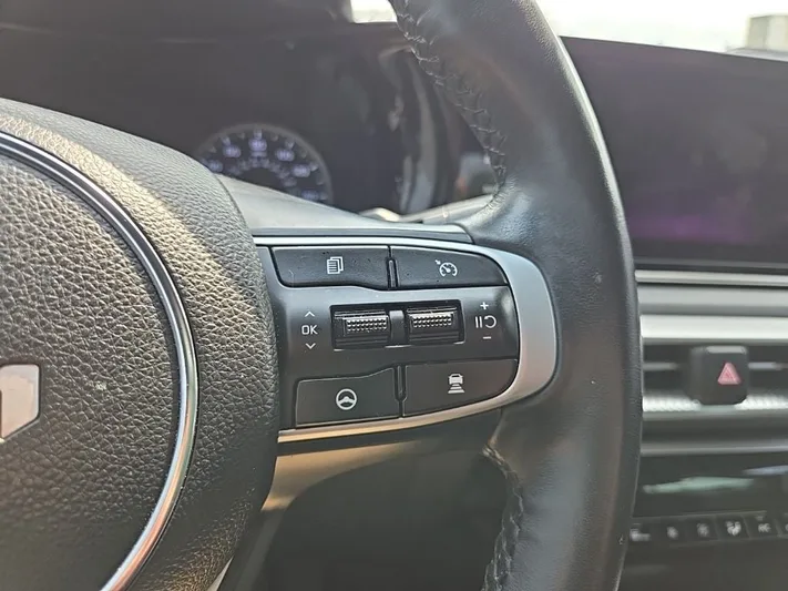 2023 Kia K5 - view 18