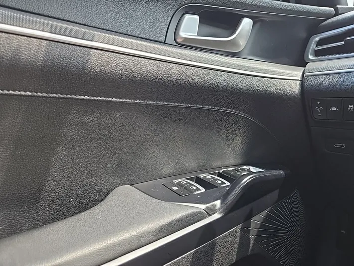 2023 Kia K5 - view 20