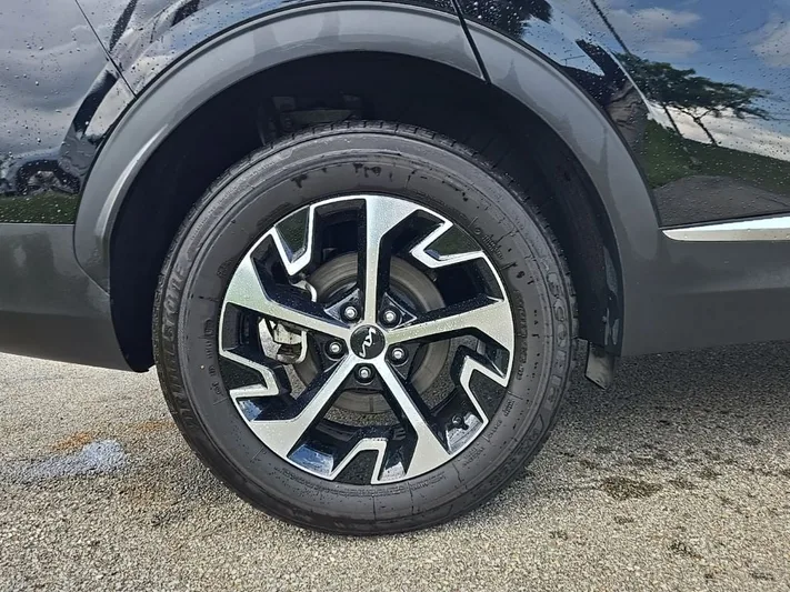 2024 Kia Sportage - view 13