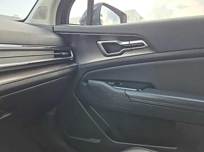 2024 Kia Sportage - view 26