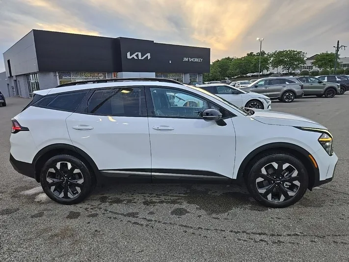 2024 Kia Sportage - view 2