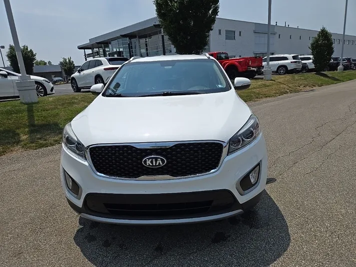 2018 Kia Sorento - view 10