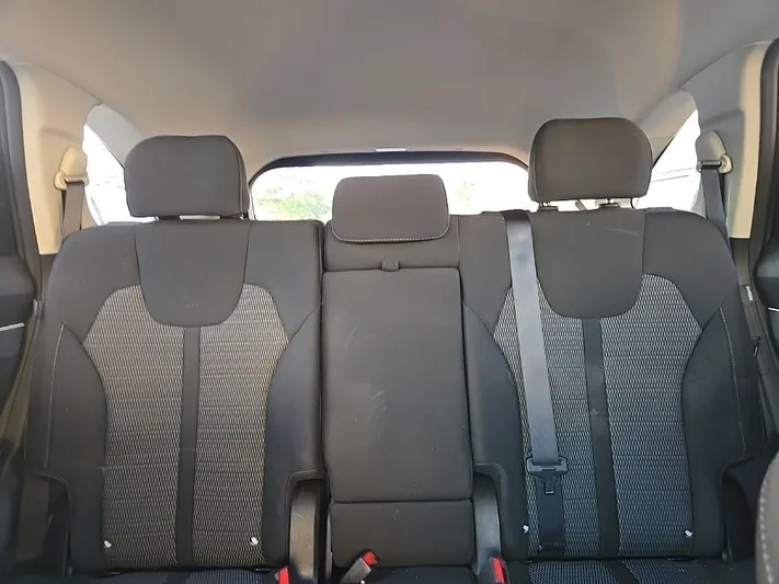 2024 Kia Sorento - view 29