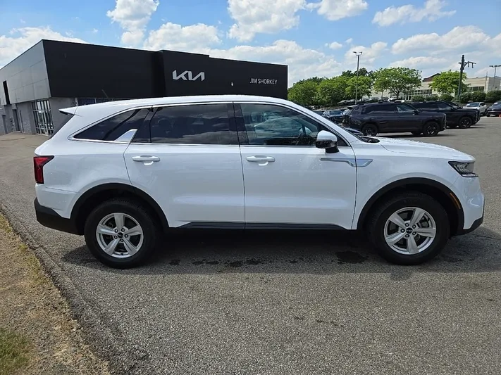 2023 Kia Sorento - view 2