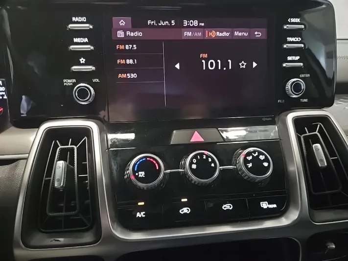 2023 Kia Sorento - view 26