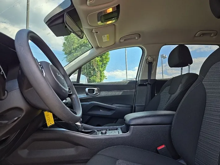 2023 Kia Sorento - view 33