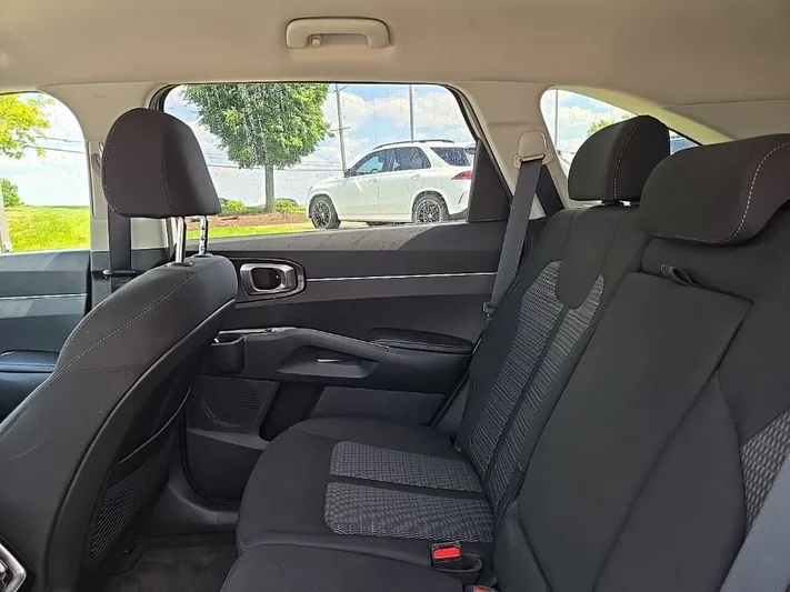 2023 Kia Sorento - view 34