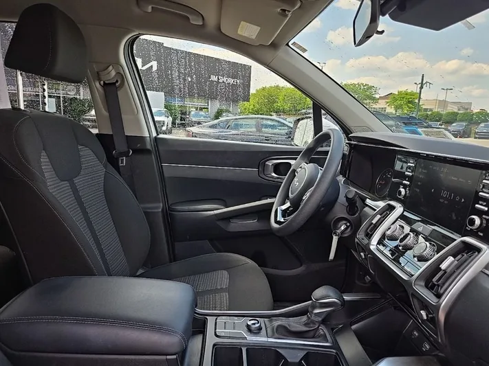 2023 Kia Sorento - view 37
