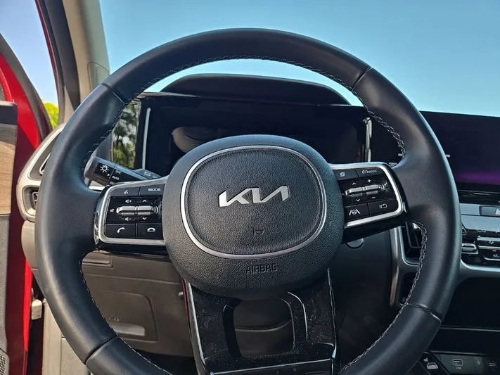 2023 Kia Sorento - view 14