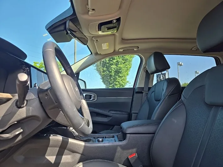 2023 Kia Sorento - view 33