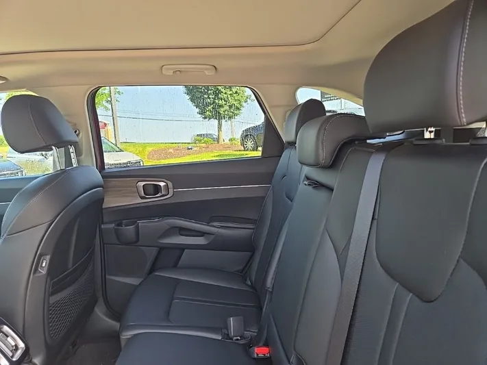 2023 Kia Sorento - view 34