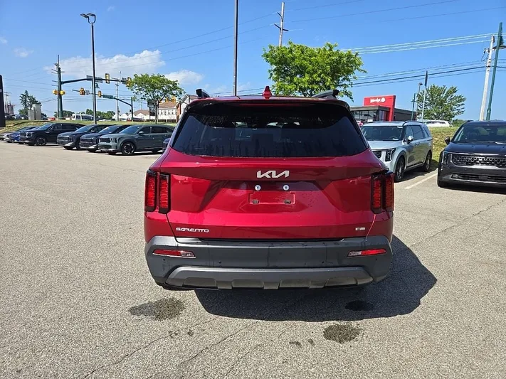 2023 Kia Sorento - view 6