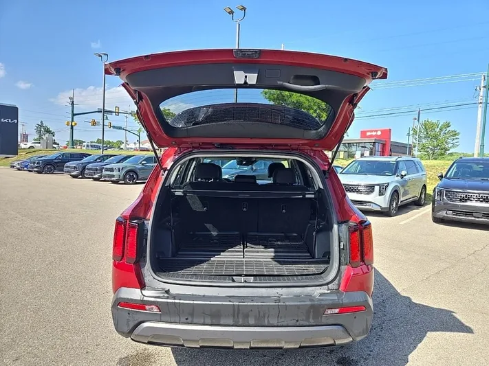2023 Kia Sorento - view 7