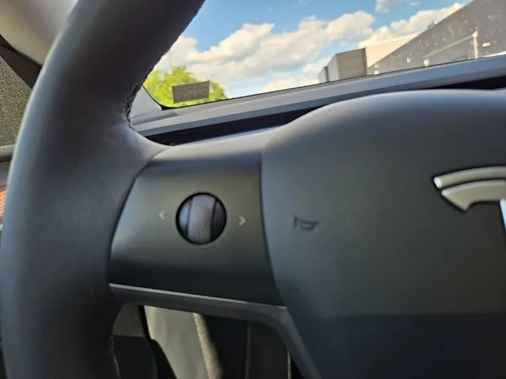 2023 Tesla Model - view 14