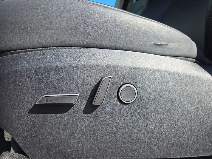 2023 Tesla Model - view 28